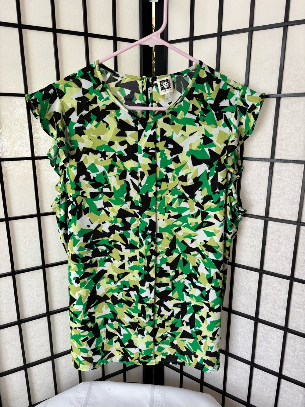 Anne Klein Green & Black Abstract Flutter Sleeve Top